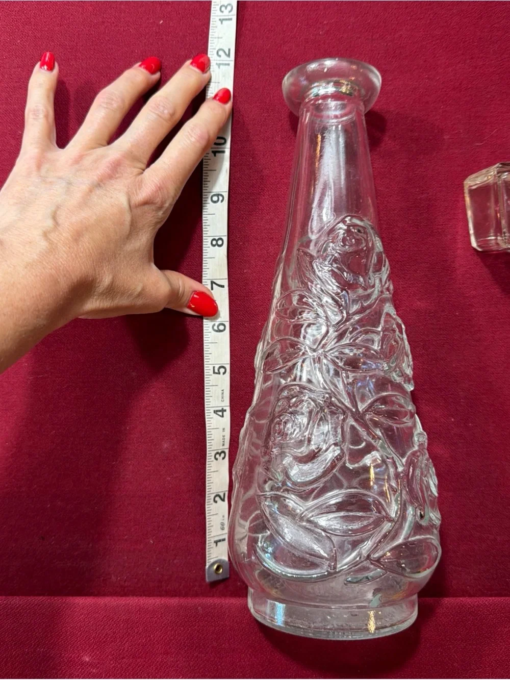 1950s clear GLASS Decanter Wine BOTTLE Embossed Cabbage ROSES 13” & Stopper SET